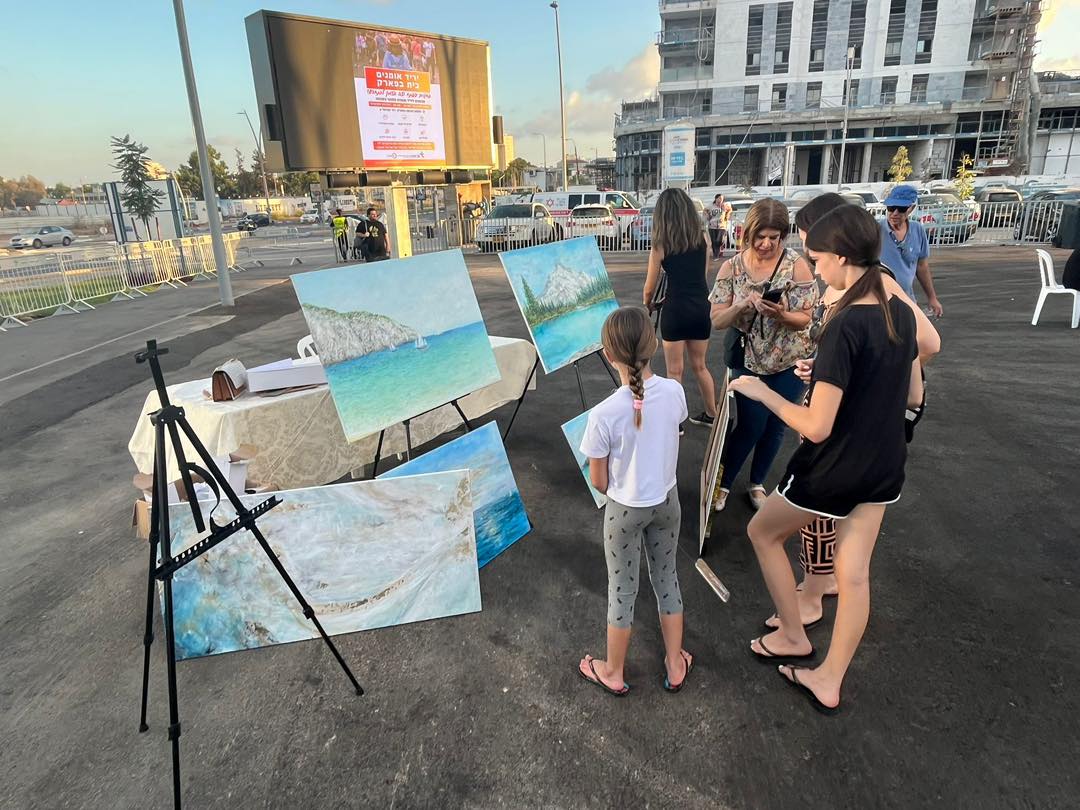 יריד אומנים קהילתי התקיים במתחם הסינמה פארק בבית בפארק, שכלל דוכני אומנות מיוחדים, כמו סריגה, תכשיטים, כלים מעץ, ציורים, וכדומה. כל האומנים הם תושבי השכונה. בנוסף, המשתתפים נהנו מדוכני יצירה, פודטראק שהופעל בהתנדבות על ידי האימהות המקסימות של "קפה אמא" וממופע מרהיב של להקות המחול הייצוגיות של אור יהודה בהובלת אורטל חתוכה. האירוע התקיים בשיתוף "נפגשים", מינהלת בית בפארק ואמנים תושבי השכונה.