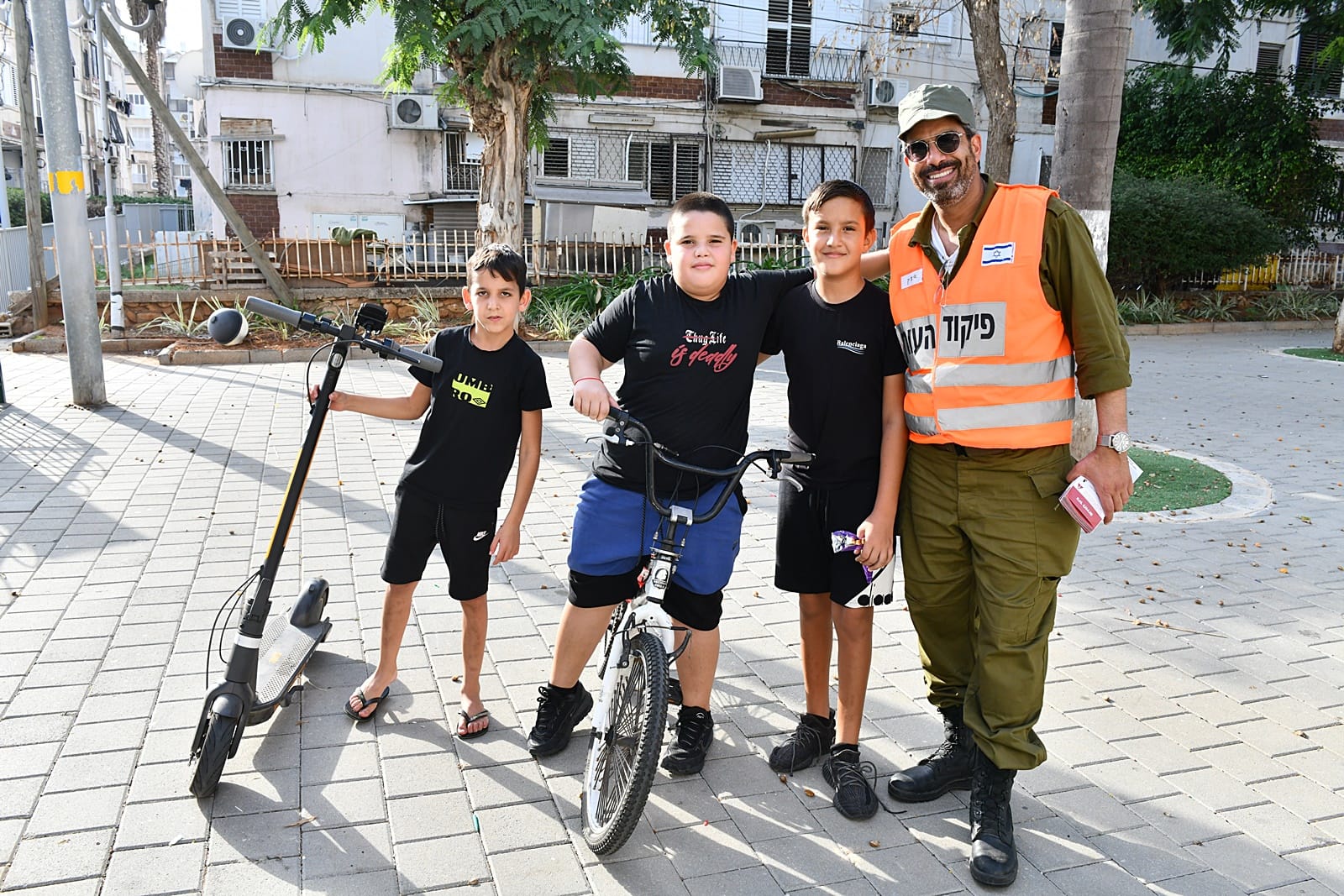 בהובלתם של חיילי פיקוד העורף ובסיוע מתנדבים תושבי העיר אשר קיבלו הדרכה והכשרה מתאימה.