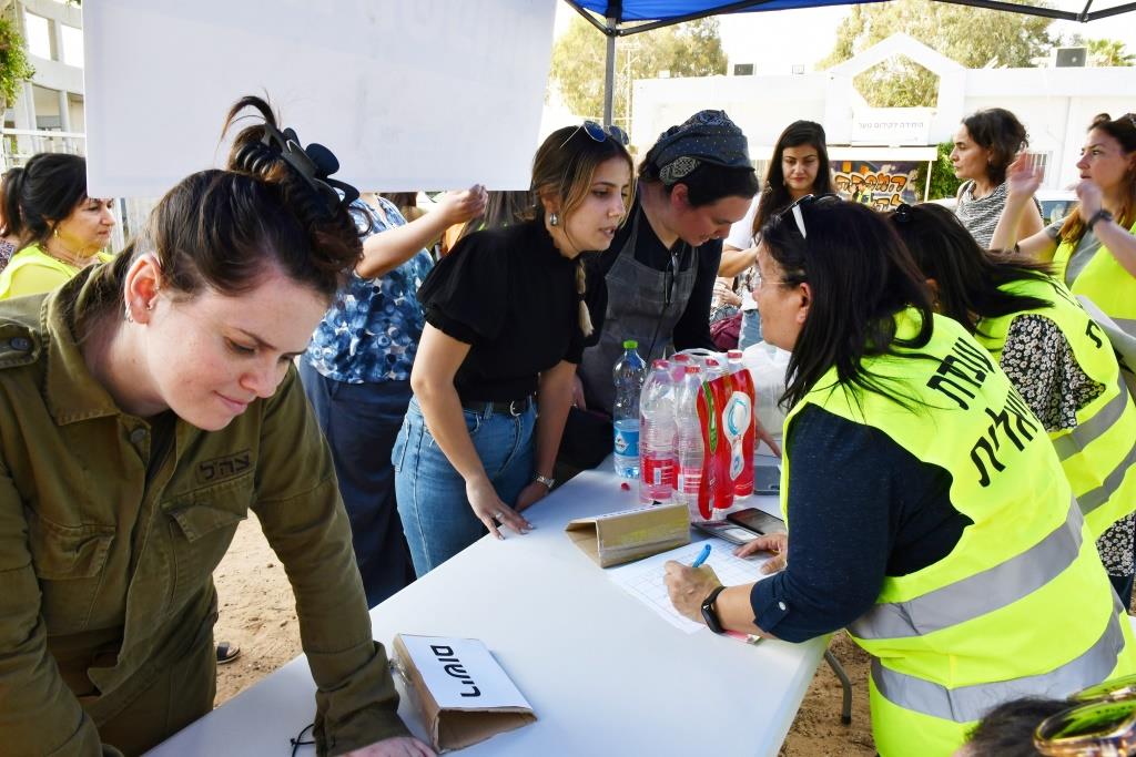 עיריית אור יהודה ממשיכה להיערך לתרחישי קיצון בזמן מלחמת "חרבות ברזל" ובשבוע שעבר היא קיימה תרגיל המדמה פריסת מרכז משפחות. התרגיל נסב סביב נפילת טיל על בניין שאילץ את העירייה לפתוח מרכז משפחות שיספק מענה לתושבים. במסגרת התרגיל, תורגלו כל מערכי החירום של העירייה, החל מראש העיר, ליאת שוחט, דרך המנכ"ל, מכלולי החירום, השיטור העירוני וגורמי פיקוד העורף.
