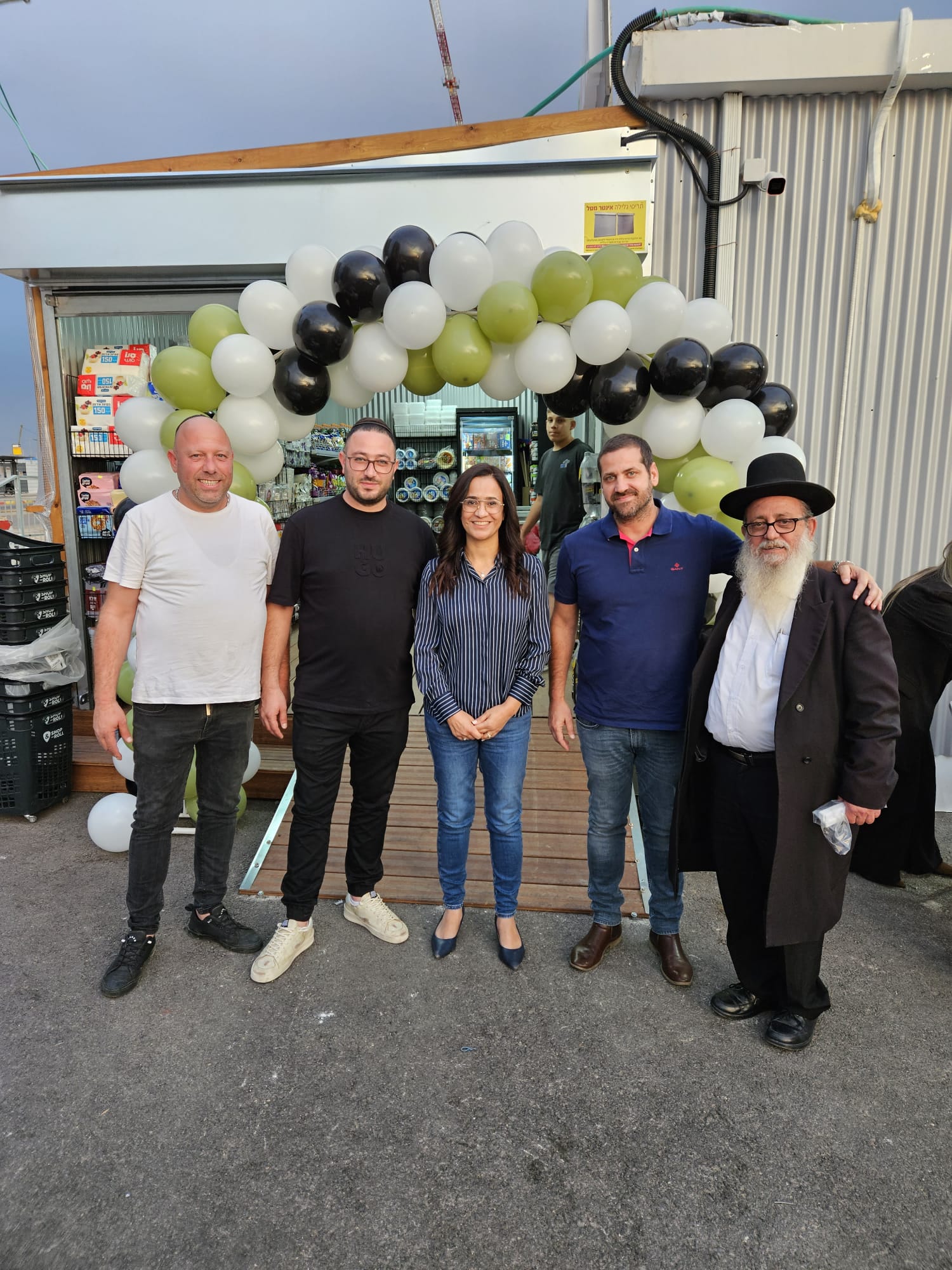 כמו כן, במהלך החודשים האחרונים השלימה העירייה גם הליך מכרזי שבאמצעותו החלו לפעול שתי עמדות פודטראקס שהוצבו בפארק המרכזי ומאפשרים עמדות מכירה של פיצה, קפה ומוצרים בסיסיים.