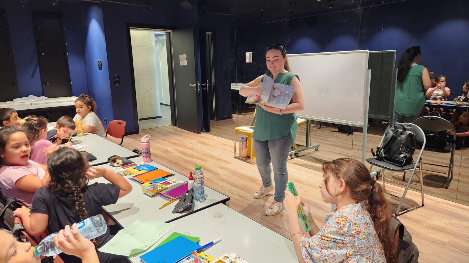 מידי יום צוות ההוראה יוצא בסוף יום העבודה משיזף למעונות ומלמד את תלמידי היסודי המקסימים מהדרום. 