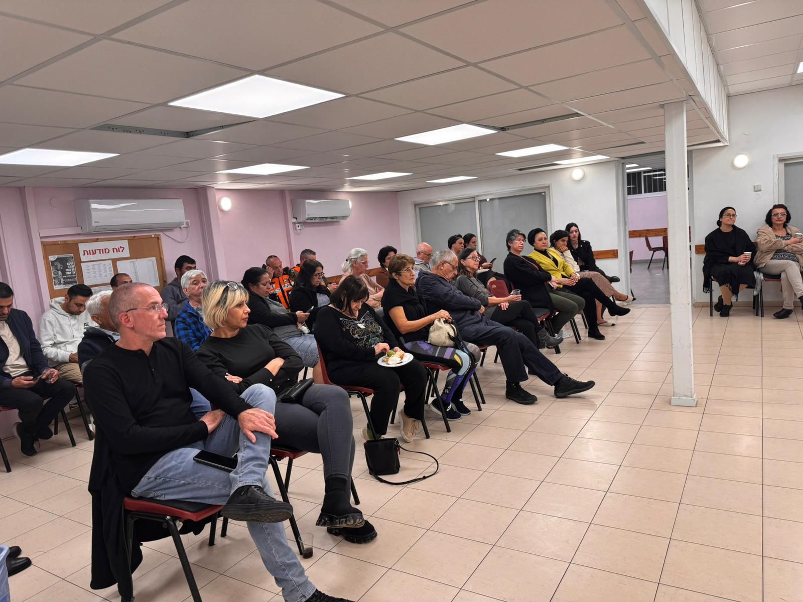 הפעילים הקהילתיים משמשים גם כמתנדבים בשעת חירום ועתידים לשמש כוח חלוץ שיסייע לתושבים כאשר יידרשו לכך במצבים שבם העיר תתמודד עם אירועי נפילת טיל או רעידת אדמה. בין השאר יתבקשו התושבים לסייע בהרגעת התושבים, בשמירה על הסדר וכעזר עבור כוחות הביטחון שיגיעו למקום האירוע וינהלו אותו.