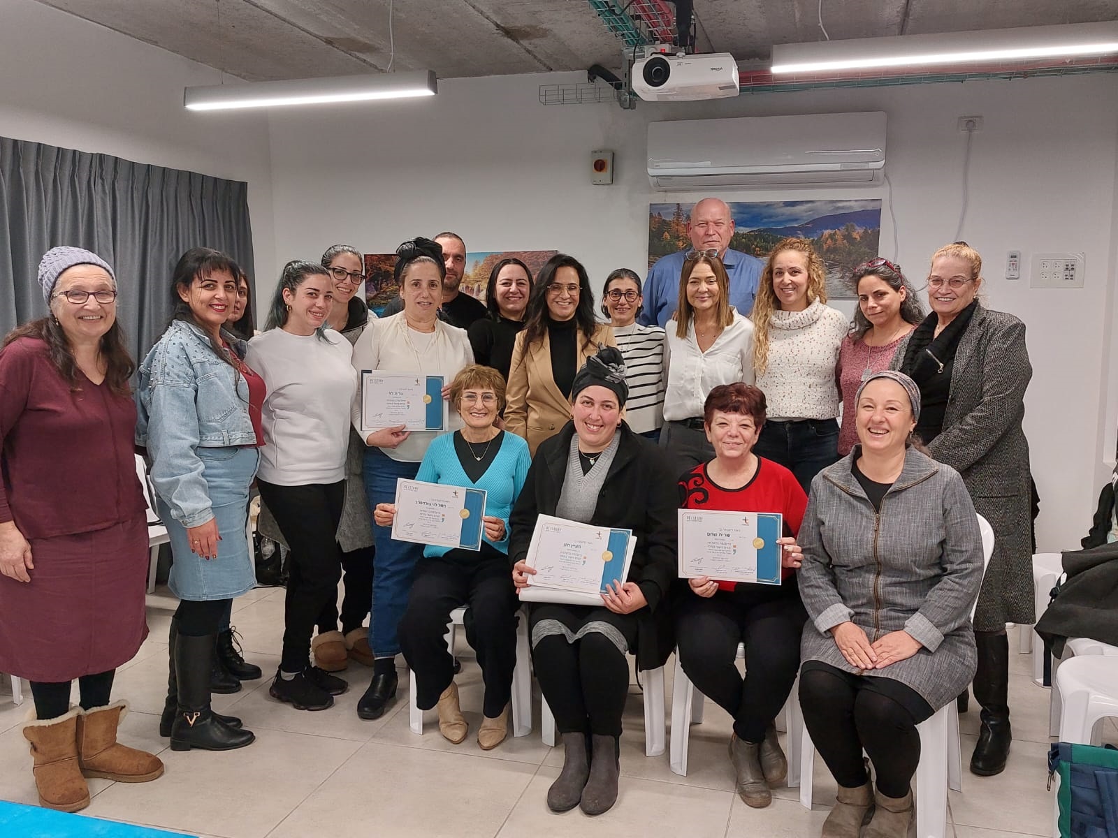 בקורס למדו המשתתפים כלים וטכניקות גישוריות ברמה הבסיסית וערכו היכרות עם מודל הגישור, פיתוח מודעות והנחלת נקודת התייחסות שונה לתחום הקונפליקטים, היכרות עם עולם הקונפליקטים, מקורות ודרכים להתמודדות, הבנת עקרונות הגישור ועוד.