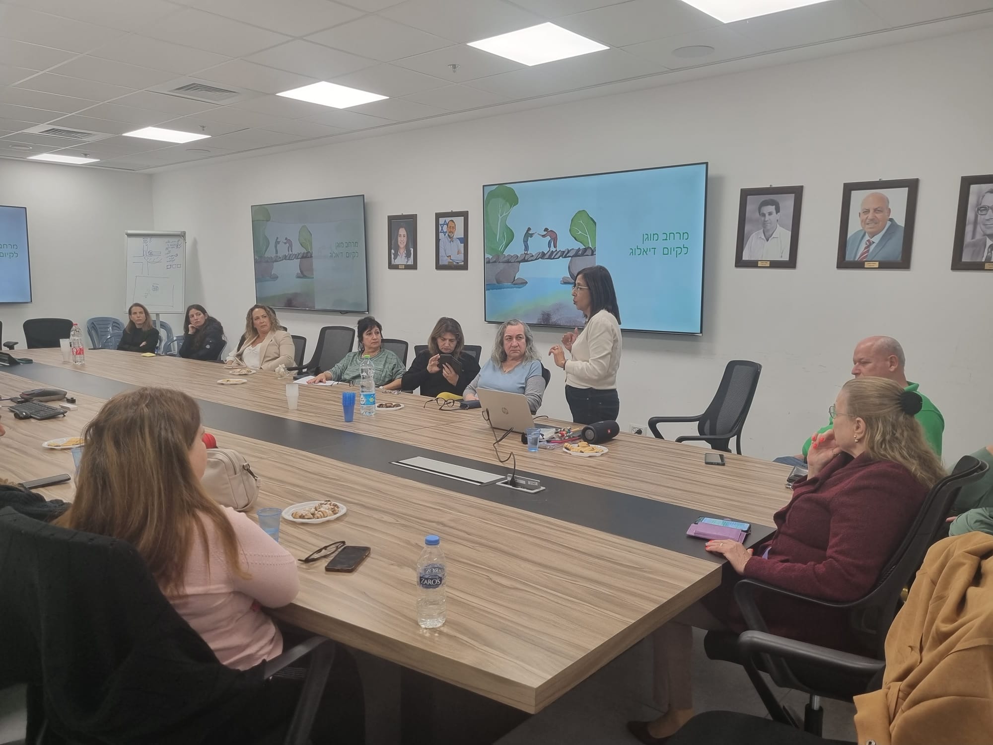 חודש דיבור חדש מתקיים במהלך חודש פברואר באור יהודה בהובלת המרכז לגישור ודיאלוג בקהילה בניהולו של משה קרבל, הפועל באמצעות מחלקת משאבי קהילה באגף שח"ק. במסגרת התוכנית, מתקיימות פעילויות להכרת השפה הגישורית וטכניקות לשימוש בה כדי לקיים דיאלוג מכבד, בריא ומקדם בין הצדדים.