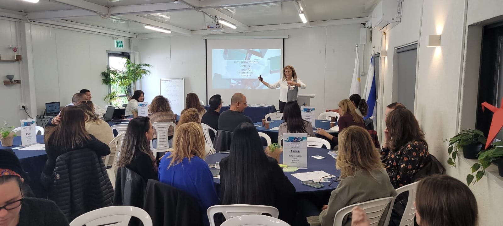 בפתיחת הכנס הודתה ראש העיר לכל המשתתפים שעומלים במרץ זו השנה הרביעית כל אחד בתחומו. בנוסף, תיארה שוחט את ההתפתחות הדמוגרפית המואצת בעיר בכל השכונות הוותיקות והחדשות מאז הסכם הגג שנחתם בשנת 2017, כולל מתחם OPARK.