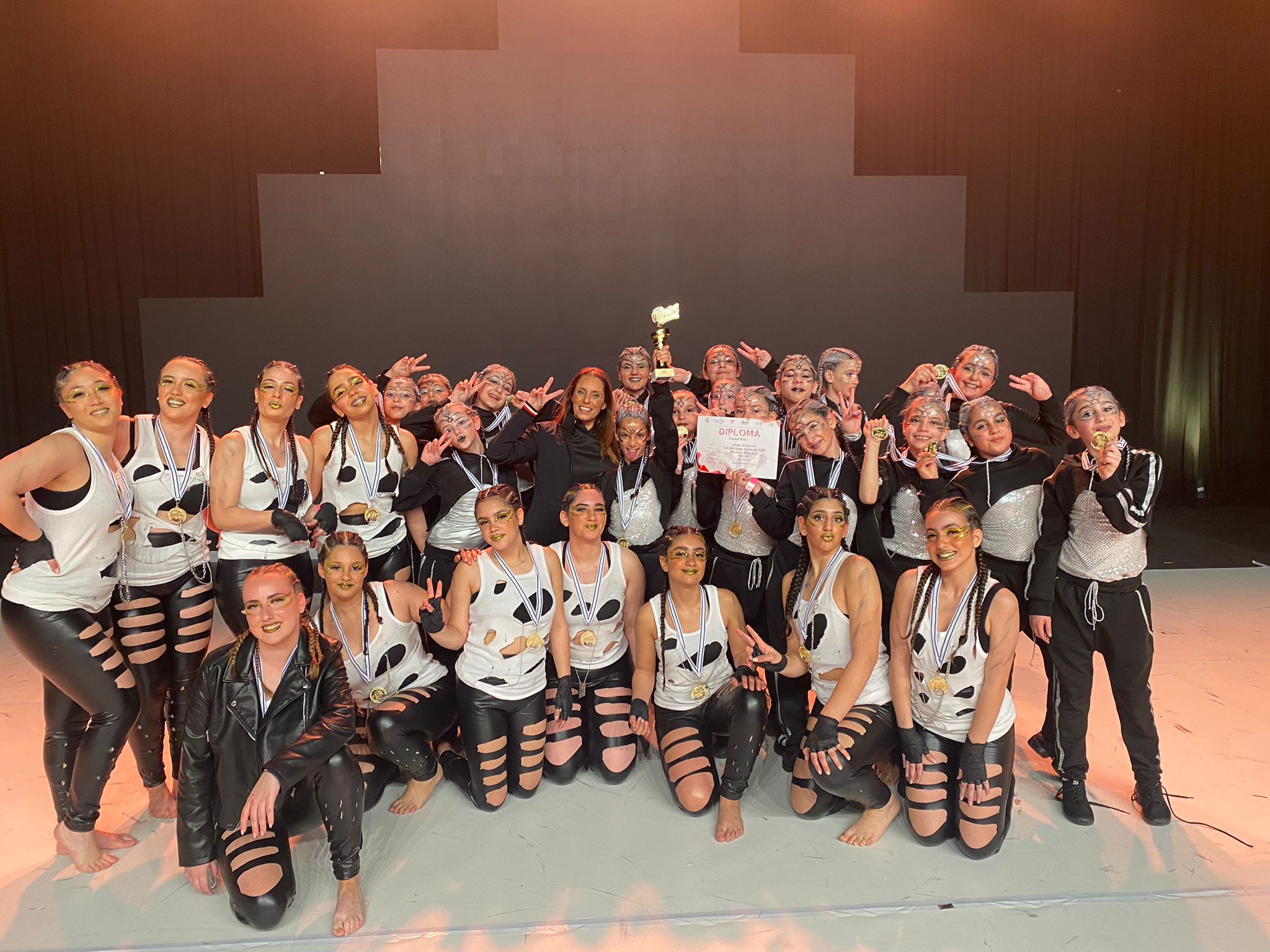  רקדניות מ-4 להקות המחול הייצוגיות של אור יהודה השתתפו בסוף השבוע האחרון בתחרות המחול הבינלאומית "יוטאלנט" שהתקיימה בהיכל שלמה במרכז הקהילתי דני בת"א וקטפו את המקומות הראשונים בקטגוריות בהן התחרו ובמקום ה-1+ ה"גראנד פרי" עם הניקוד הגבוה ביותר בכל ימי התחרות.