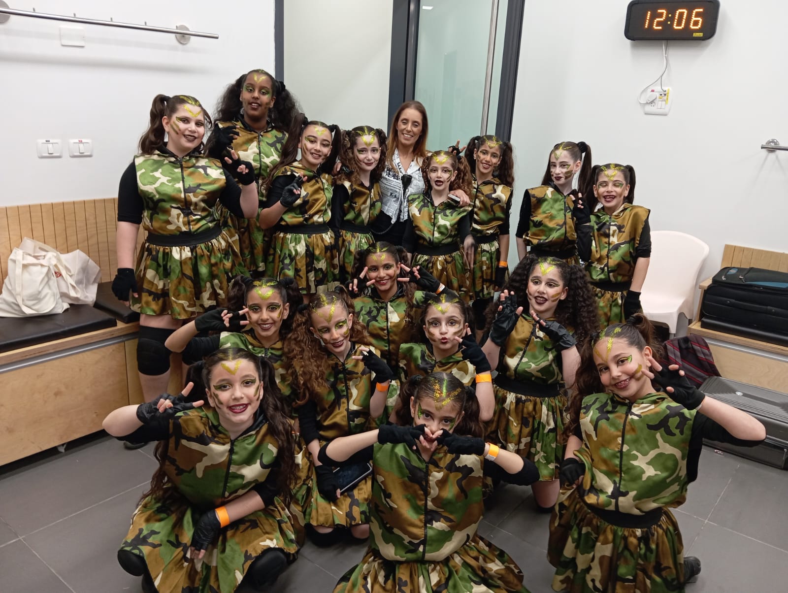 להקות המחול טוקסיק, אקספוז, אנסמבל ואלגרו פועלות באמצעות "נפגשים" מרכזים קהילתיים, בניהולה המקצועי של אורטל חתוכה וכוללות 71 רקדניות המשתייכות ל-3 קבוצות גיל. חבר השופטים המורכב מ-5 שופטים בינלאומיים ובהם שופט ישראלי בחר ברקדניות המוכשרות של אור יהודה מתוך 78 להקות שהתחרו ביום הראשון (שישי) ומלמעלה מ-90 להקות שהתחרו ביום השני (שבת).