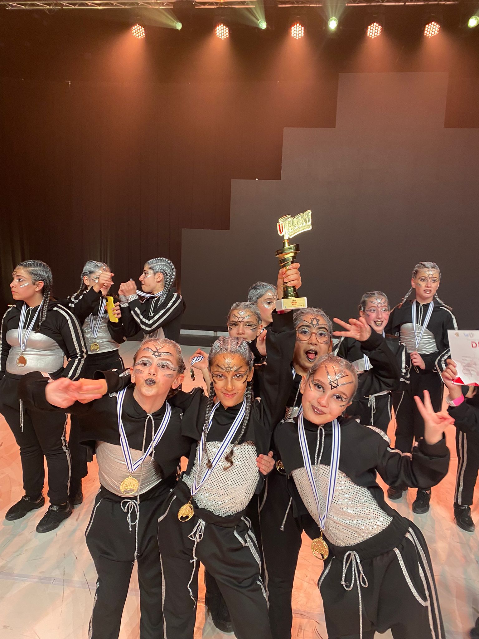 71 רקדניות מ-4 להקות מחול בעיר הגיעו למקומות הראשונים במגוון קטגוריות, וביניהן מקום 1+ grand prix בתחרות שנמשכה לאורך יומיים בהיכל שלמה בת"א