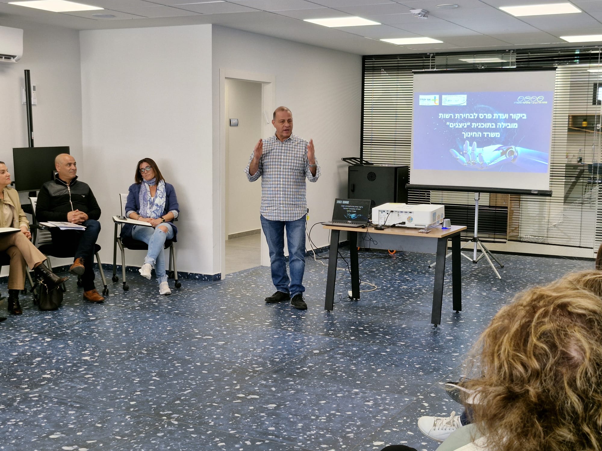 עדת הפרס של תכנית "ניצנים" במחוז ת"א של משרד החינוך בראשותו של אבי הראל, סגן מנהלת מחוז ת"א, הגיעה בשבוע שעבר לאור יהודה לביקור מיוחד בעיר על מנת לבחון את יישום התוכנית במסגרות החינוך ולבחון את המלצתה לבחירת הרשות הזוכה. 