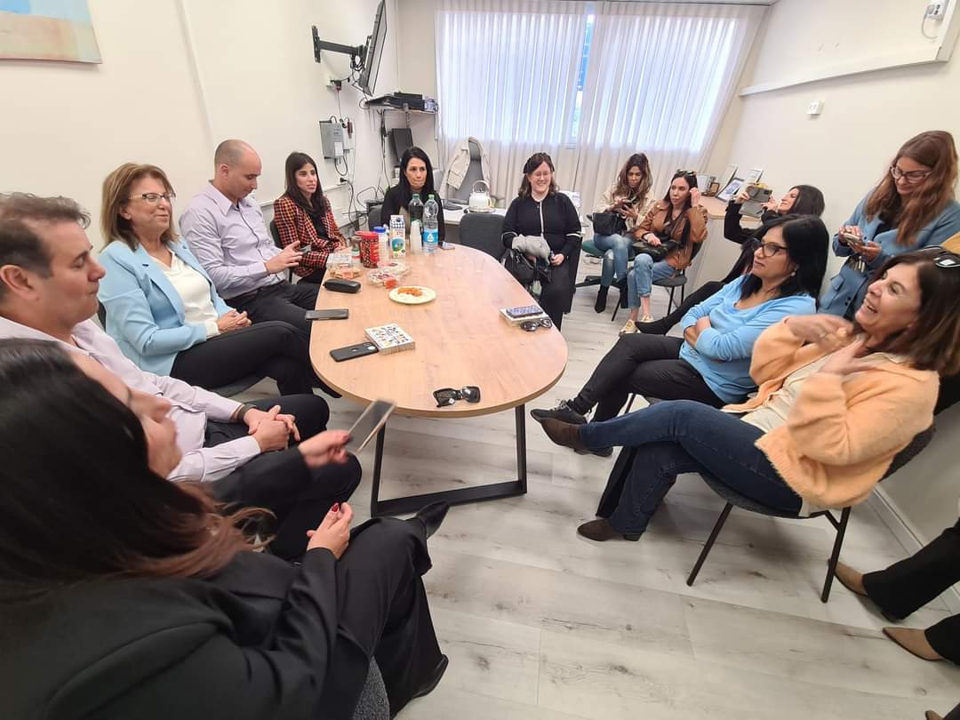 הוועדה לבחינת פרס לרשות מובילה בתוכנית "ניצנים" של מחוז ת"א במשרד החינוך בחנה את התנהלות התוכנית הנוגעת לצהרונים ובראשם אלו של "נפגשים", סקרה את פעילותה ואף ביקרה בבי"ס סביונים