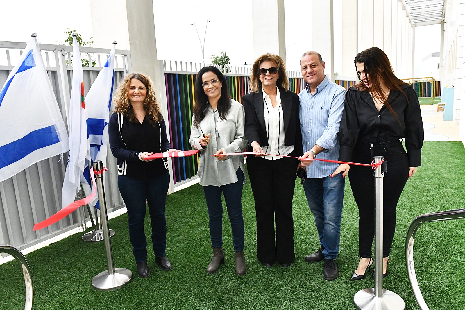 "מתחם החלומות" לתלמידי כיתות א' ו-ב' בבית הספר היסודי ע"ש יצחק נבון בשכונת בית בפארק נחנך בשבוע שעבר בהשתתפות ראש העיר, ליאת שוחט, סגן ראש העיר, עופר בוזי, מנהלת אגף החינוך, דלילה אשכנזי, מנהלת בי"ס נבון, רוחל'ה ענב, ומנהלת מחלקת תחזוקת מוסדות חינוך וציבור, טוני אדיב.