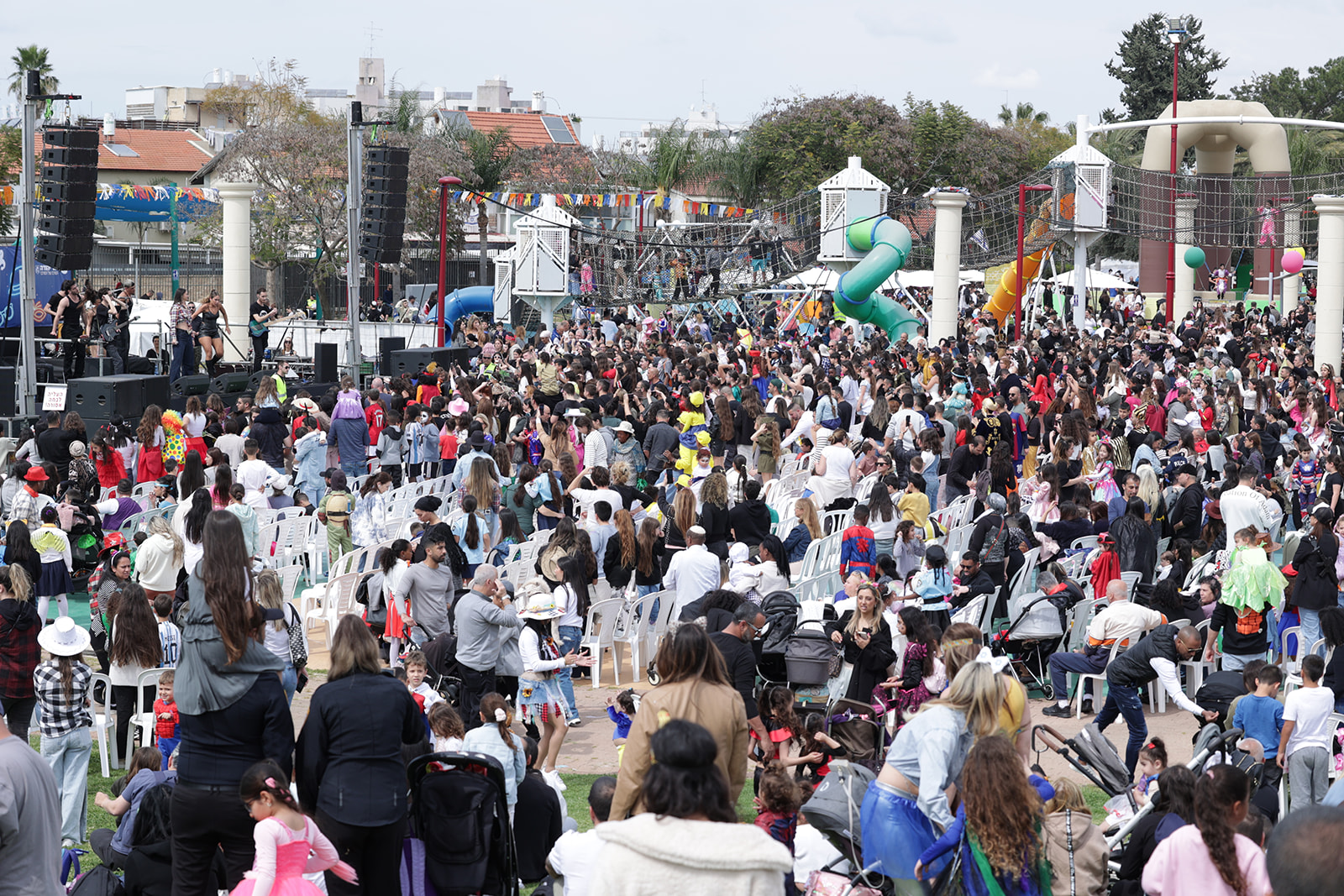 אלפי תושבים הגיעו ל"פורים פנטזיה" שהתקיים באור יהודה