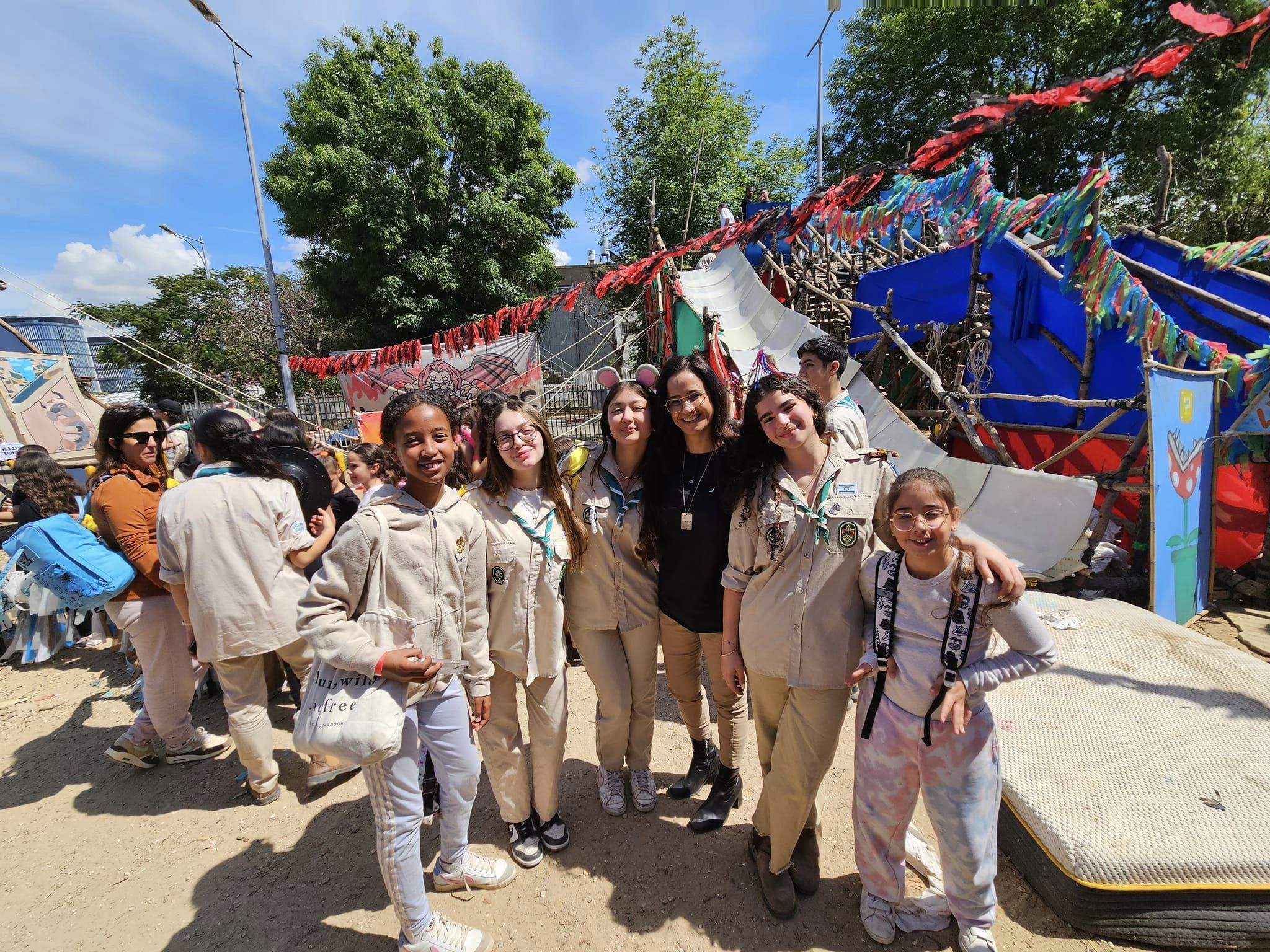 לקינוח, דאגה העירייה לפנק את השכבה הבוגרת במנת פלפאל אישית ותוספות לכל נער.