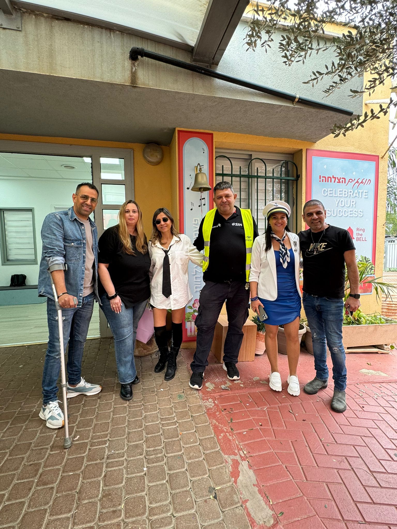 זו השנה השישית שמתקיים היום המיוחד הזה, שכל מטרתו הוא להעניק תשומת לב מיוחדת לאנשים שמקבלים את תלמידי העיר בפתח שערי בית ספר ומעניקים להם ביטחון והרגשה טובה.