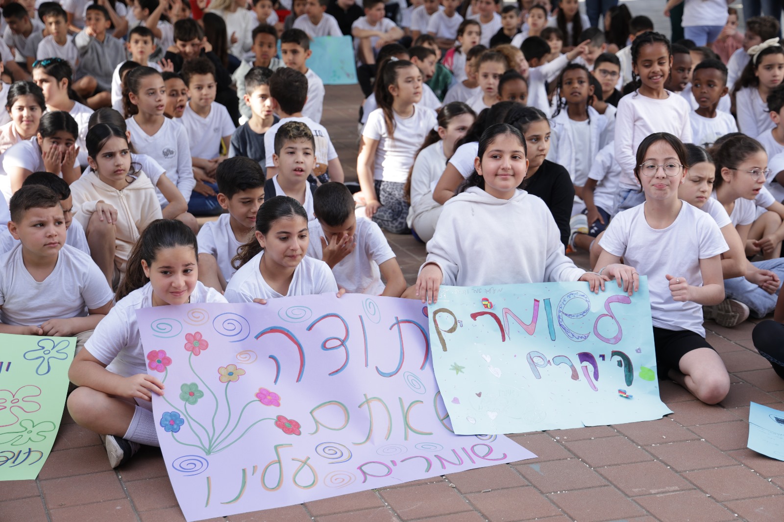 בכל בתי הספר הפיקו הנהלות בתי הספר יחד עם התלמידים והנהגות ההורים שלל מיזמים עבור המאבטחים.