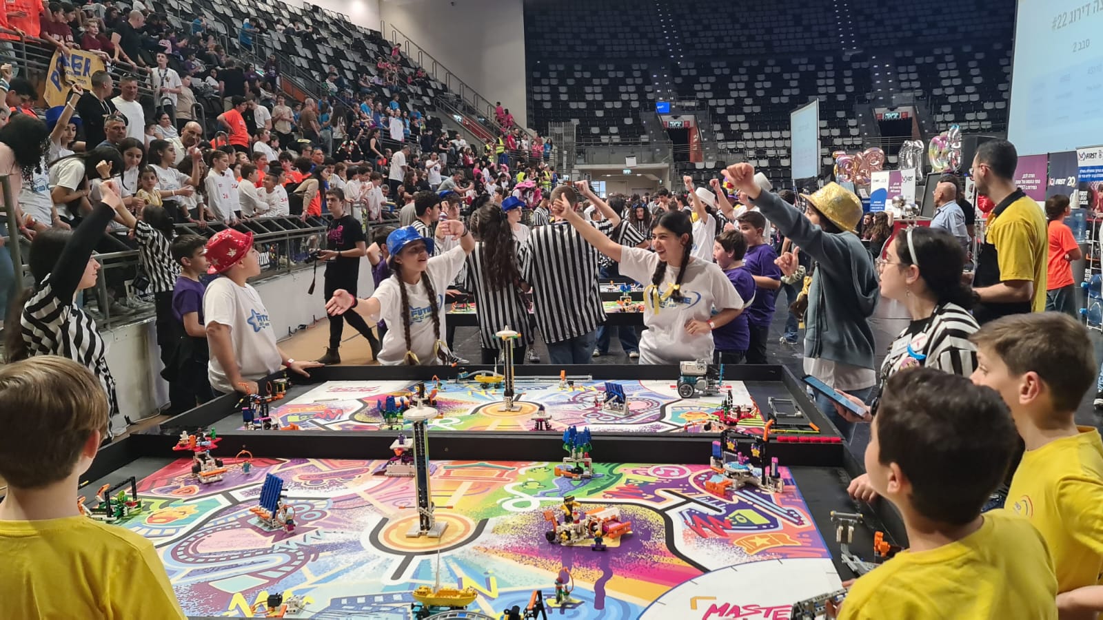 בעבודת החקר הסבירו התלמידים את השיקולים שהנחו אותם בבחירותיהם בבניית הרובוט ובתכנותו והציגו את האתגרים שגילו בעת עבודת הצוות שלהם, כיצד פתרו אותם תוך שימוש במיומנויות של הקשבה, סבלנות, חלוקת תפקידים ושיתוף פעולה.