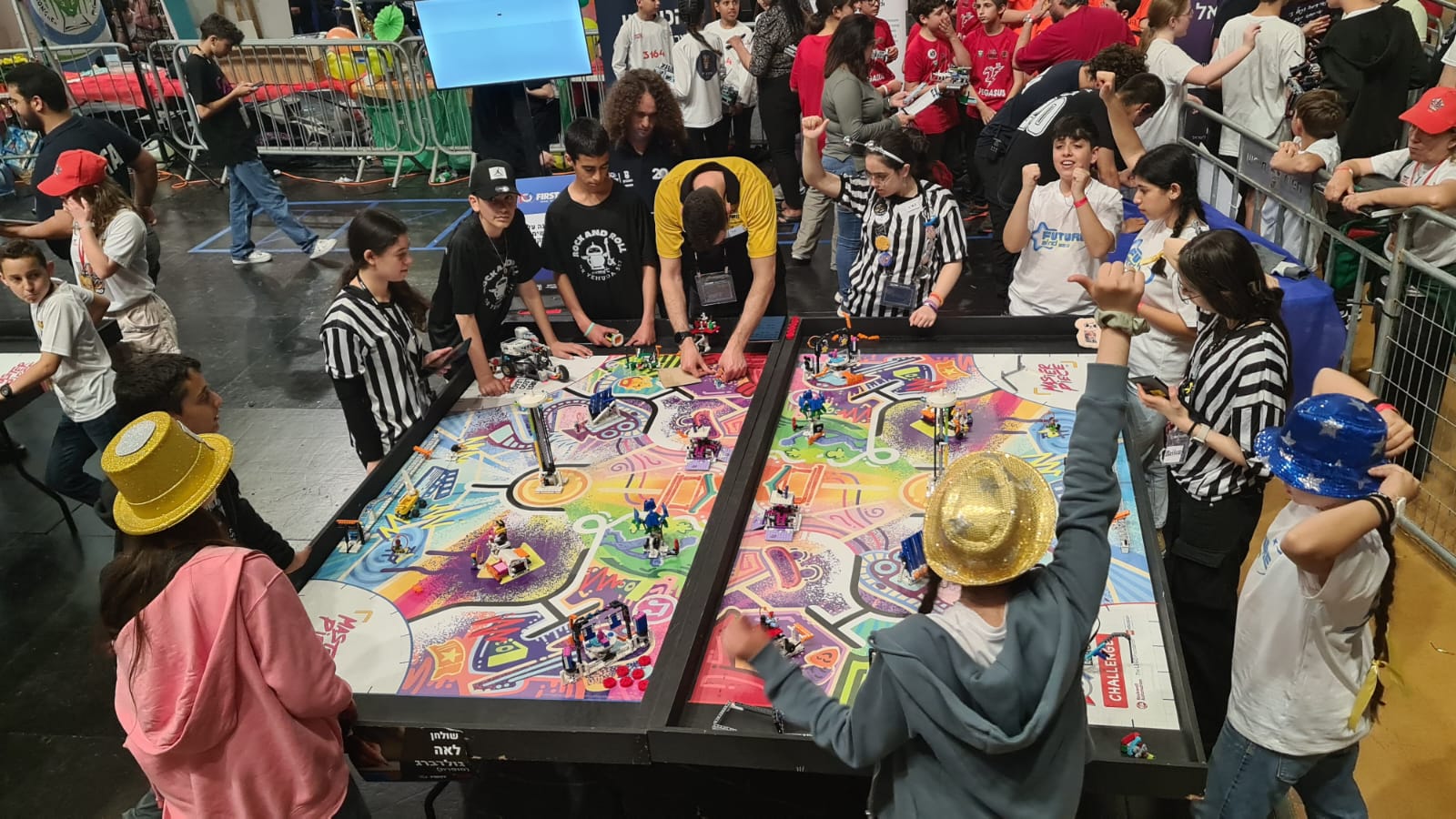 תכנית רובוטיקה FLL בשיתוף חברת לגו והטכניון, מעניקה השראה לבני נוער להתנסות ולהגדיל את כישורי החשיבה, התכנות והעיצוב החשובים שלהם באמצעות למידה מעשית של STEM ורובוטיקה, אך מעל לכל התוכנית מקנה למשתתפים בה ערכים חברתיים חשובים כגון עבודת צוות, שיתוף פעולה ומעורבות בקהילה.