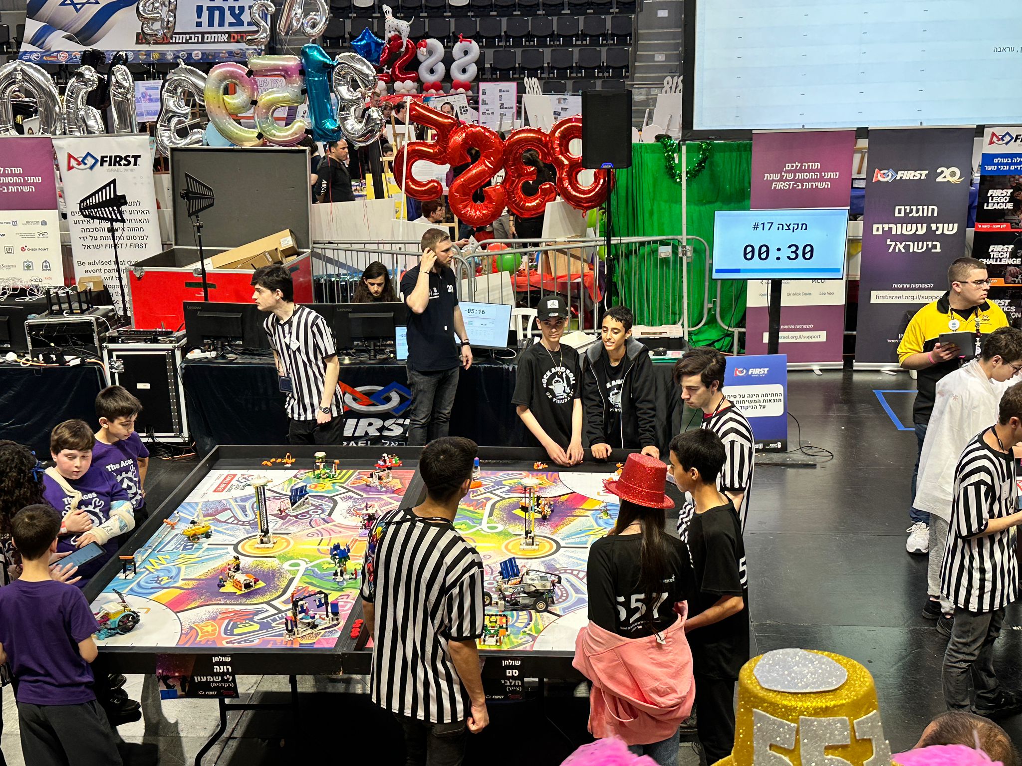 2 נבחרות המצוינות "רובוטיקה FLL" הציגו את הרובוט שתכנתו ובנו אותו בהתאם לנושא התחרות "שיווק בקהילה"