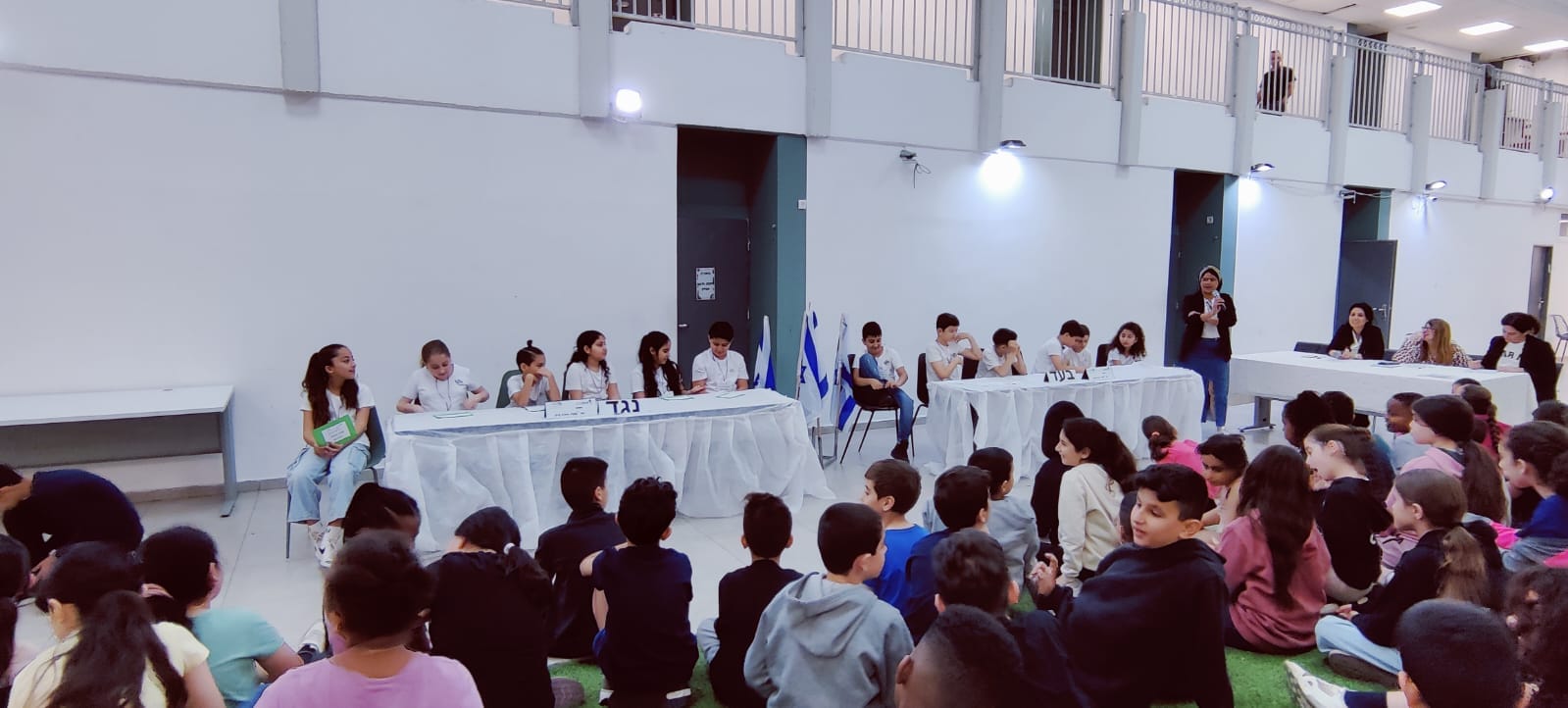 ביריד החקר הציגו בתי הספר עבודות חקר מדעי טכנולוגי ותוצרי למידה של תלמידים