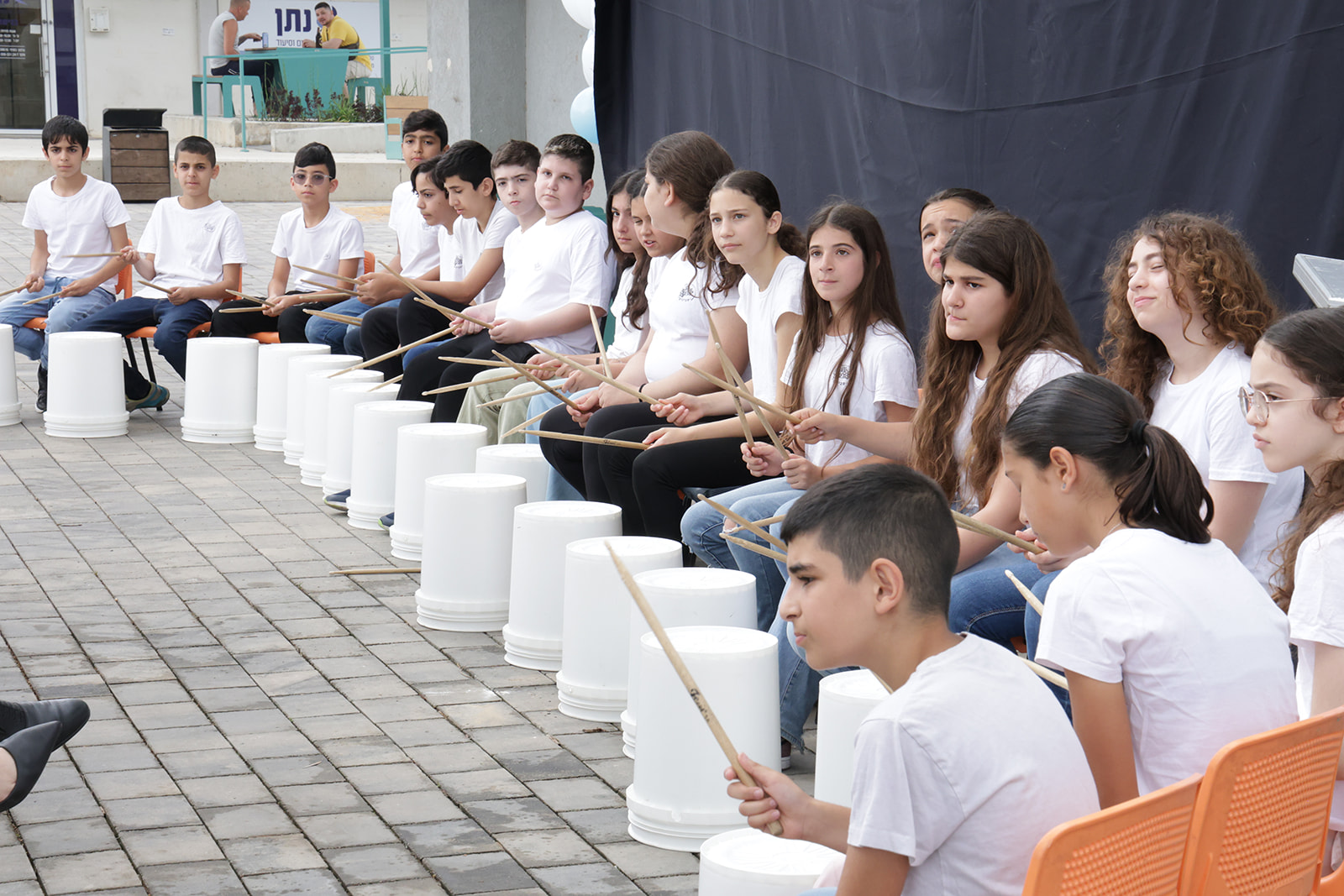 מדובר בקיר באורך של חמישה מטרים והוא מתאר מסע לאורך 75 שנות קיומה של אור יהודה.
