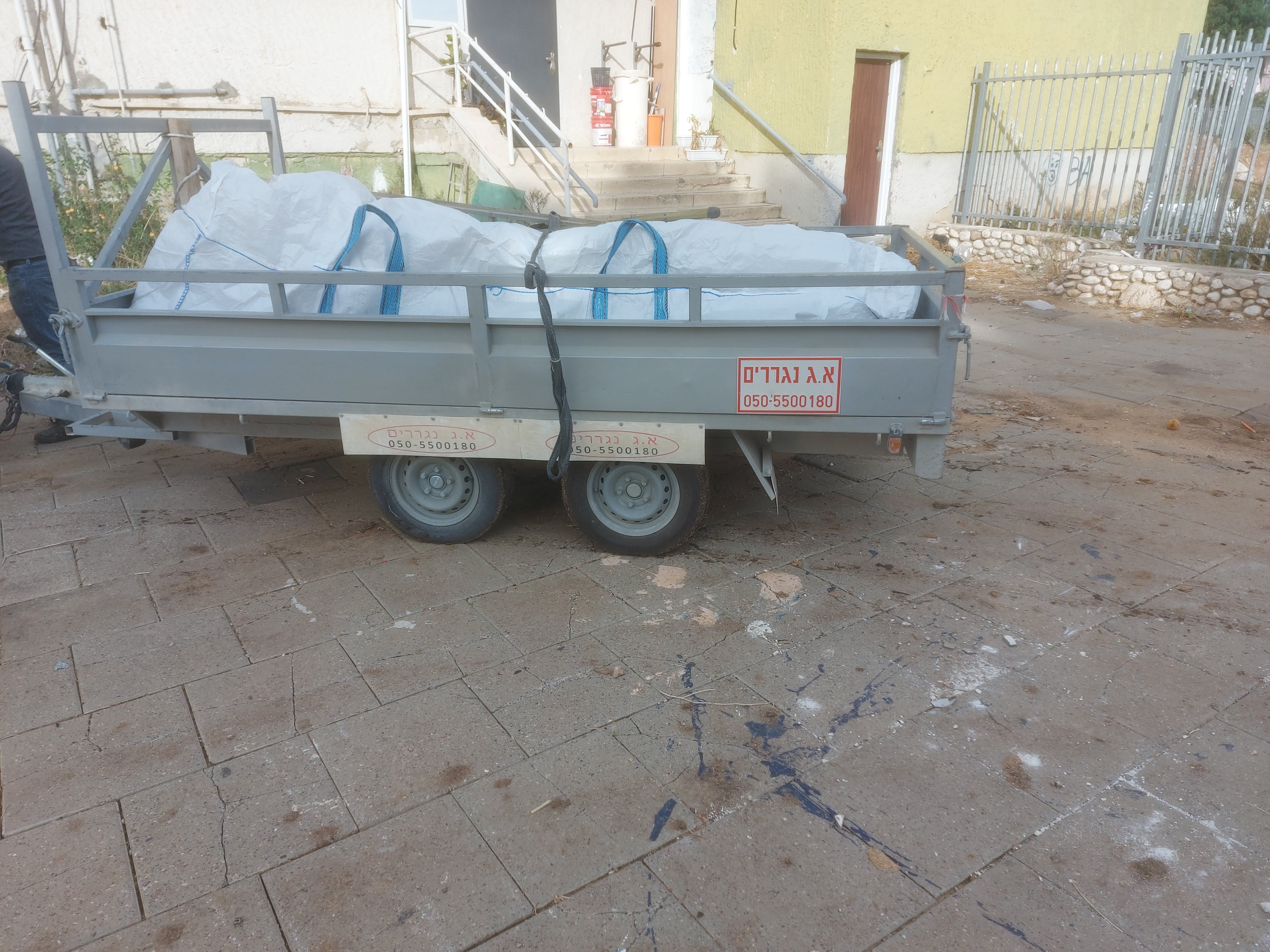 עיריית אור יהודה, בהובלת היחידה הסביבתית בניהולה של נורית שולמן סיימה לאחרונה תהליך מקצועי ומעמיק של פינוי האסבסט מהמרחב הציבורי בעיר הכולל גני ילדים, בתי"ס, מבני ציבור ועוד. לאחר בדיקות וסיורים נרחבים בכל העיר, בוצע סקר אסבסט במרחב הציבורי עפ"י החוק ובהתאם להנחיות המחמירות של המשרד להגנת הסביבה ולאחרונה סיימה היחידה הסביבתית את יישום כל הנחיות הסקר.