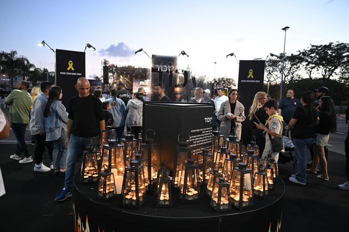 ביום הזיכרון עצמו התקיימו טקסים בכל בתי הספר בעיר