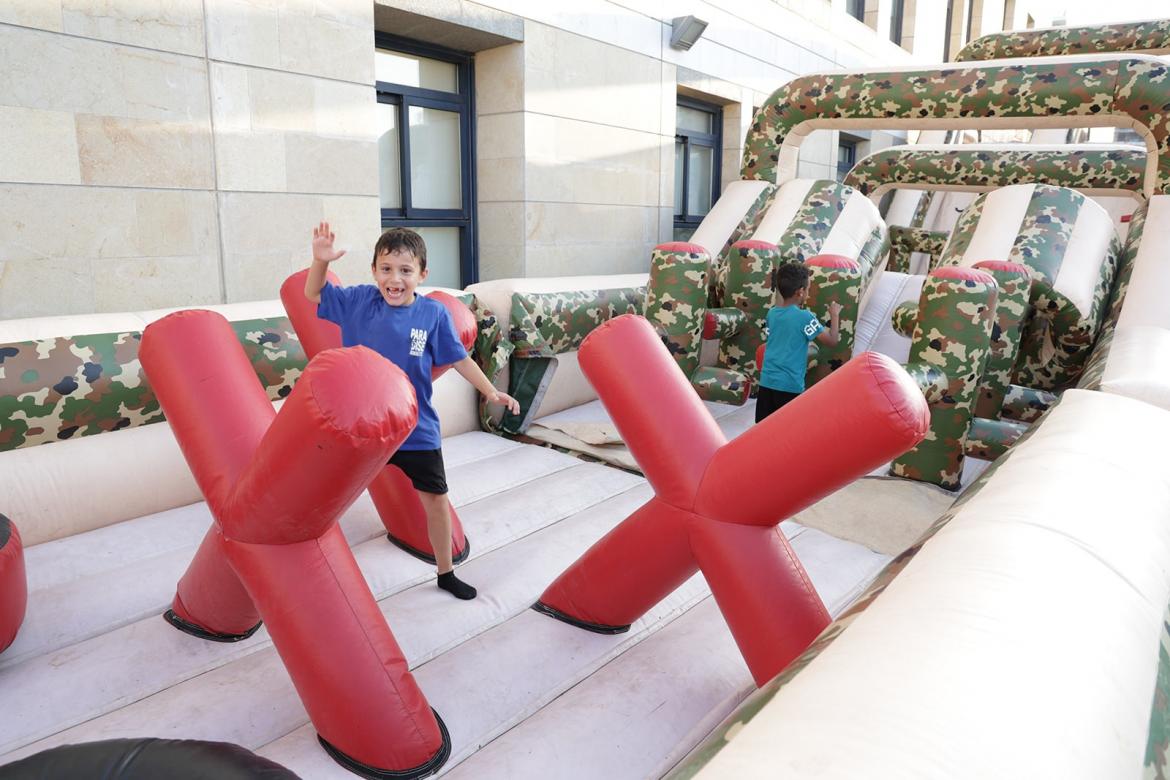 דוכן פלאפל ושתייה בתשלום סמלי