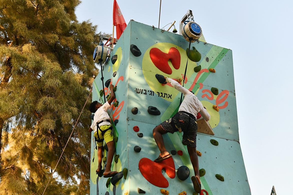 ג’ינג’י התפרסם בארץ ובעולם בזכות מסע אופניים שאליו יצא ב-2007 