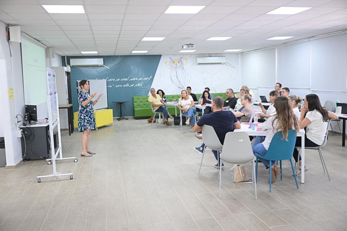 מציינת ראש העיר