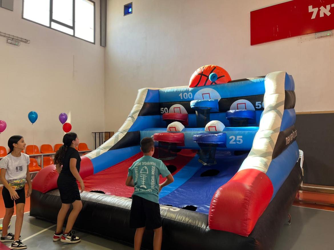 לתלמידים בעיר.