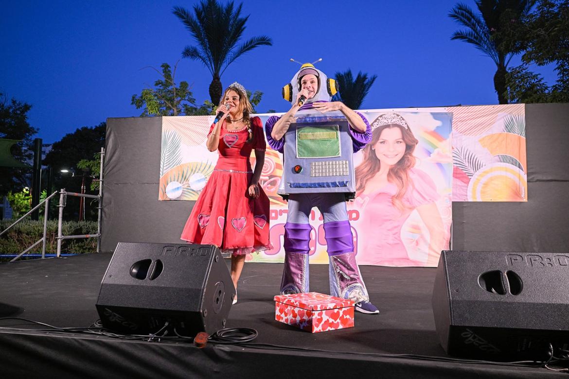 ממופעים ומהפעילויות