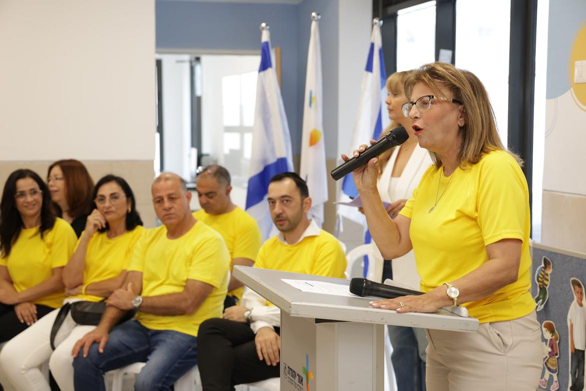 היום (ראשון)