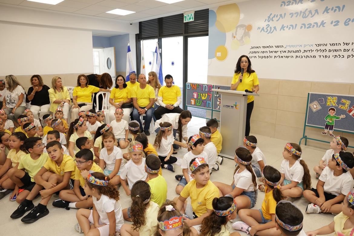 שני בשכונה אחרי יצחק נבון