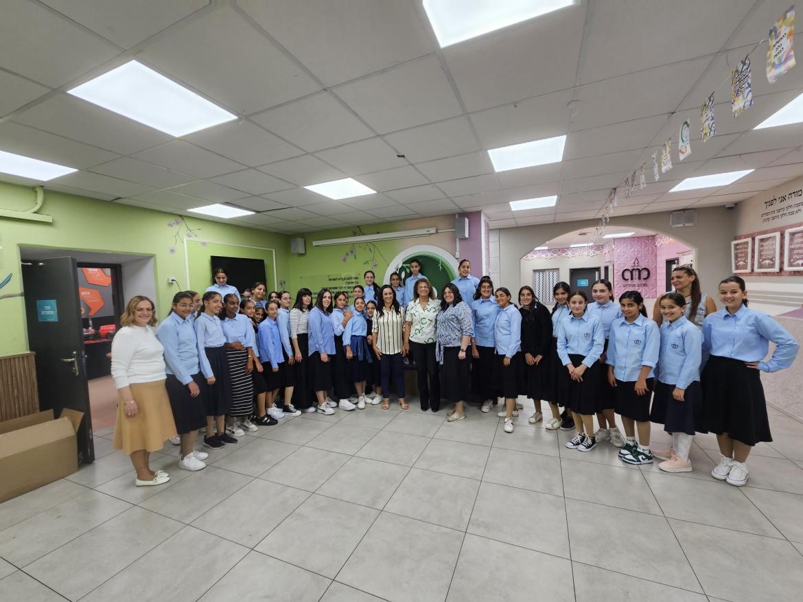 ההפסקה ובפעילות החוץ כיתתית.