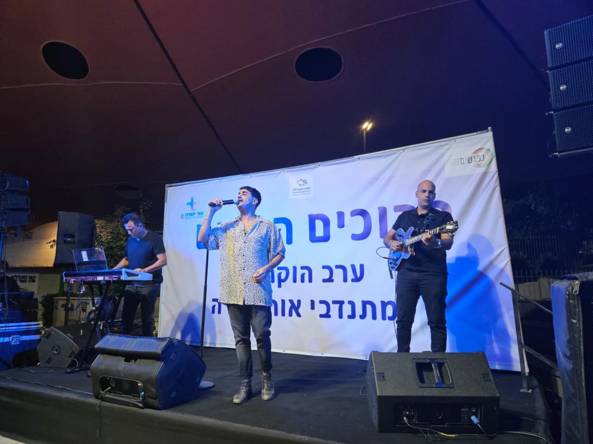 כ-200 מתנדבים 