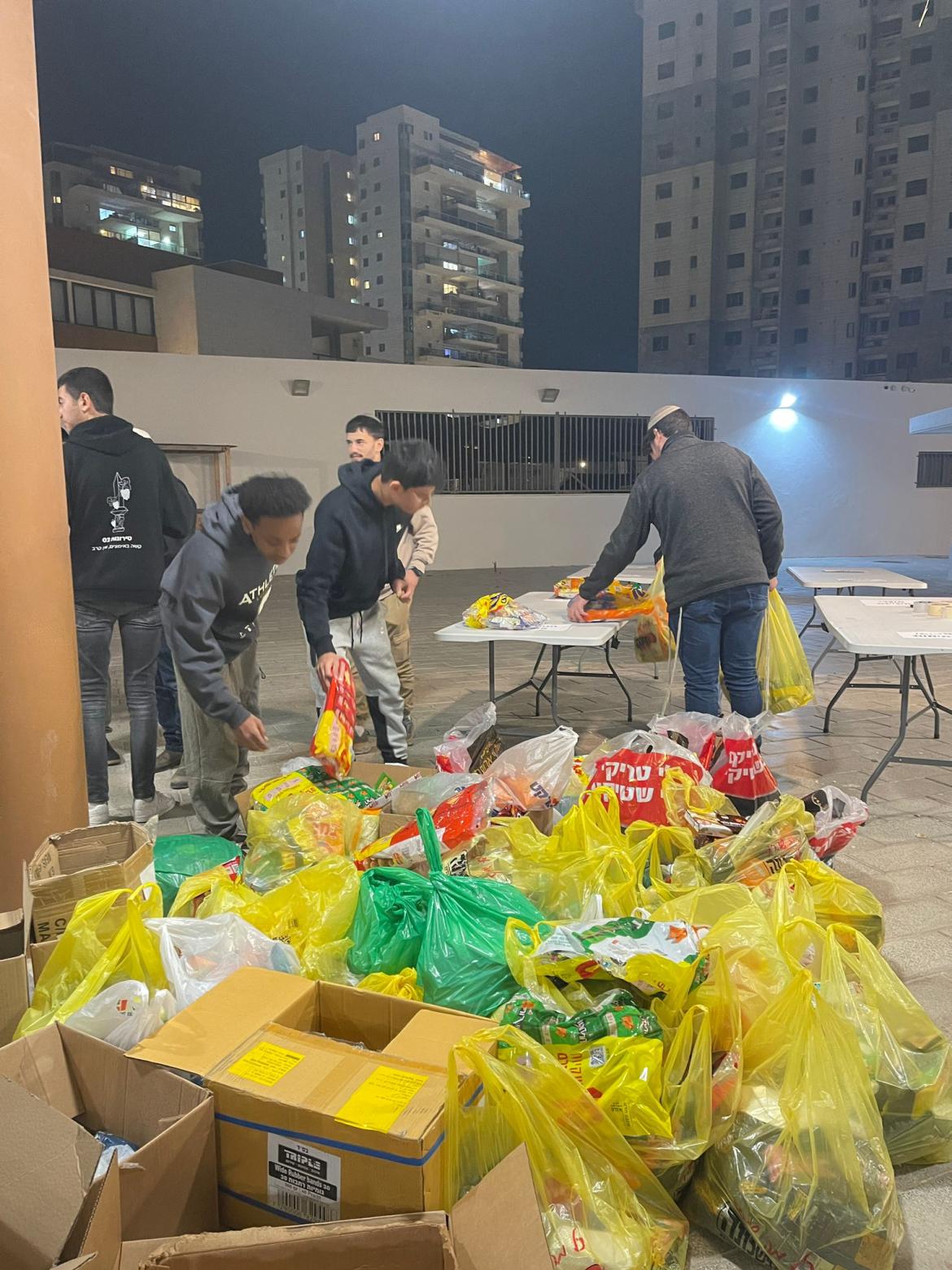 ובזכרונותיו מעמית.