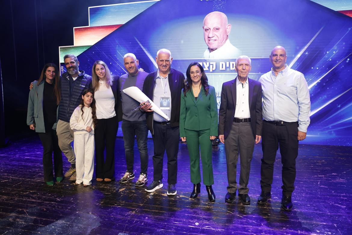 להמשיך בדרכו 