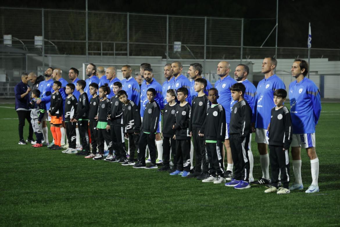 לרגע אחד אנחנו