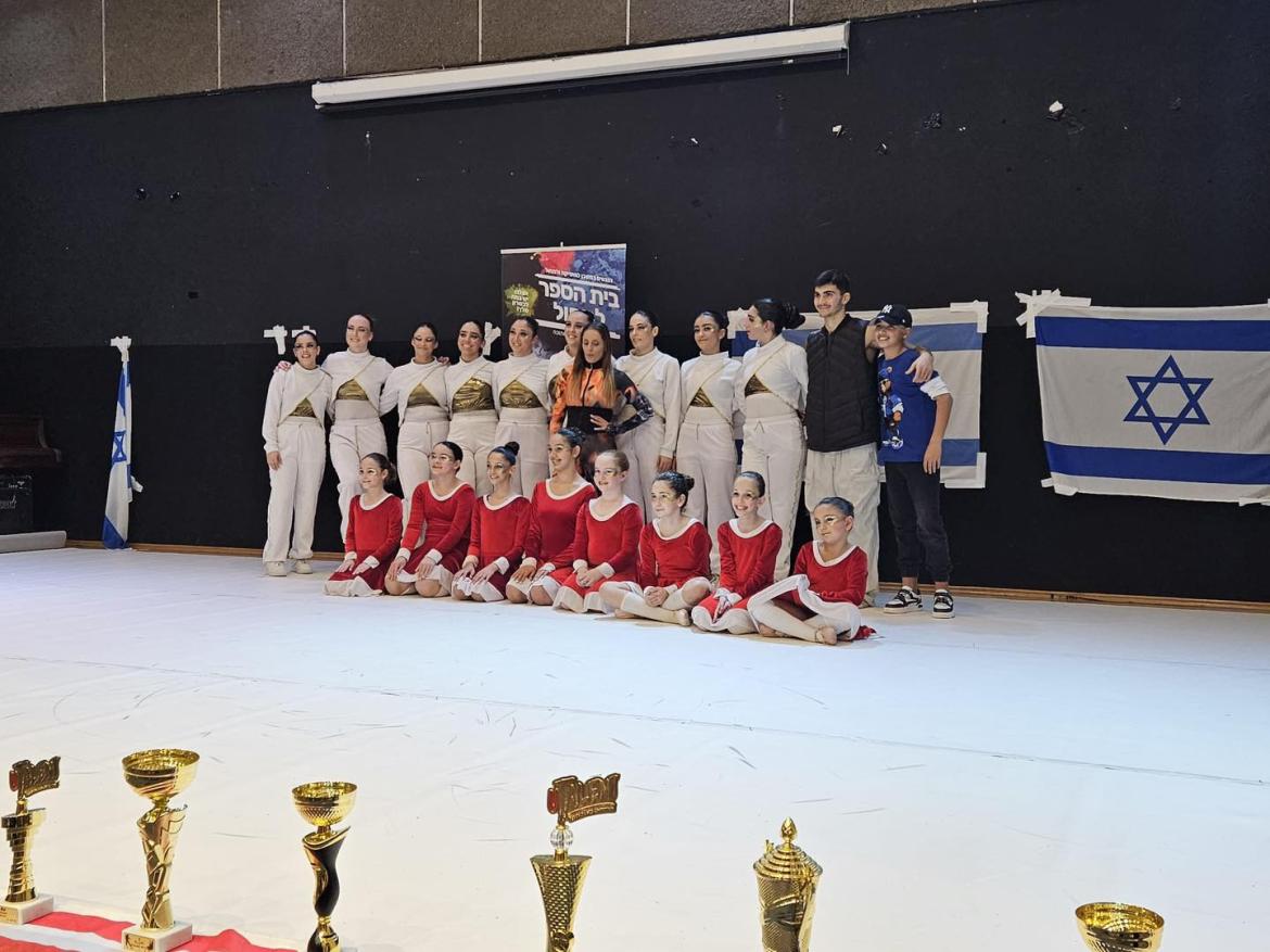  למשלחת הבינלאומית.