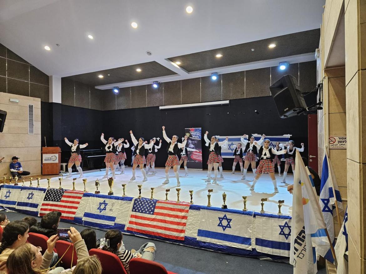 משולבים ריקודים שמתכתבים