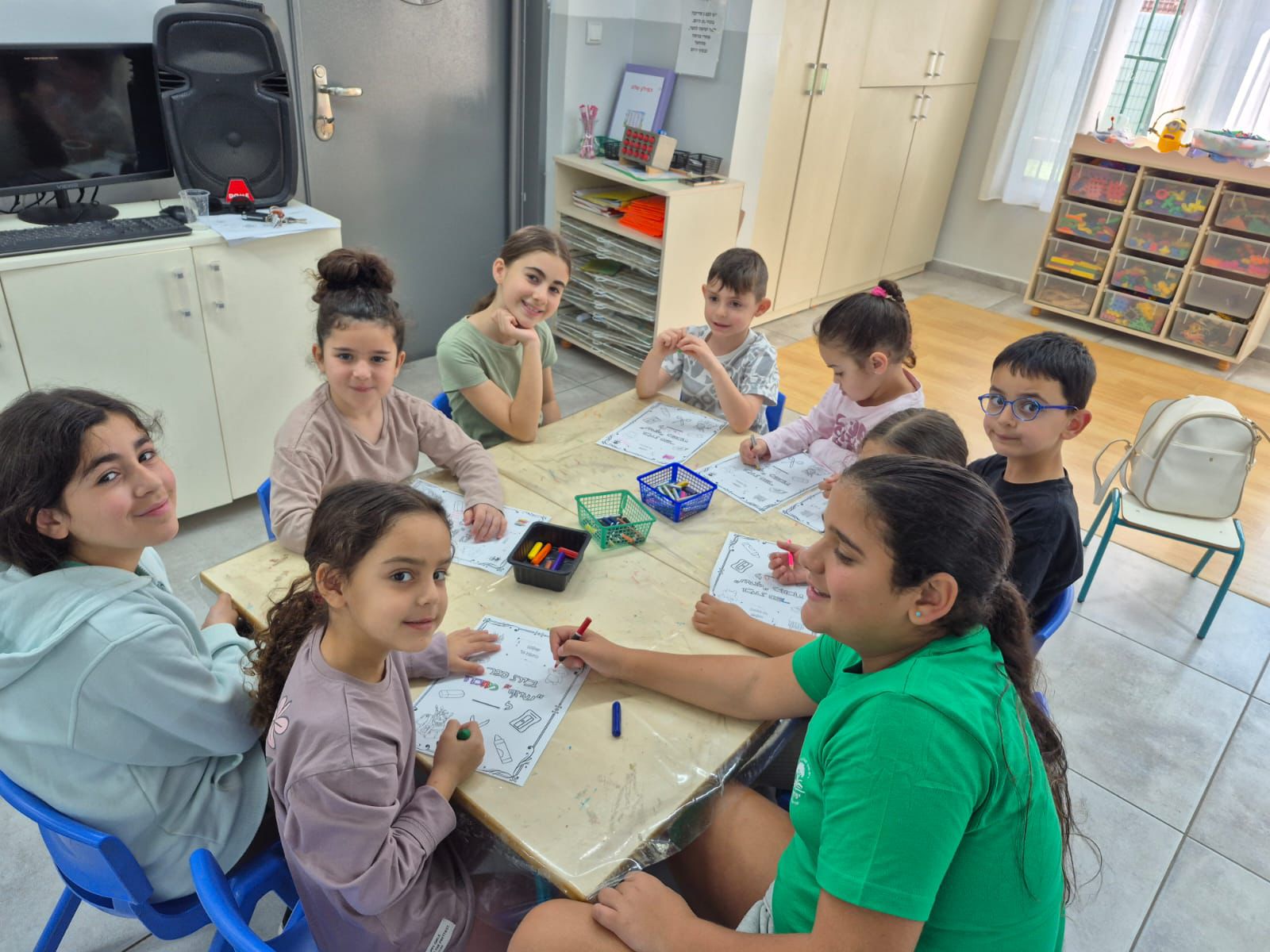 במוסדות החינוך ובקהילה