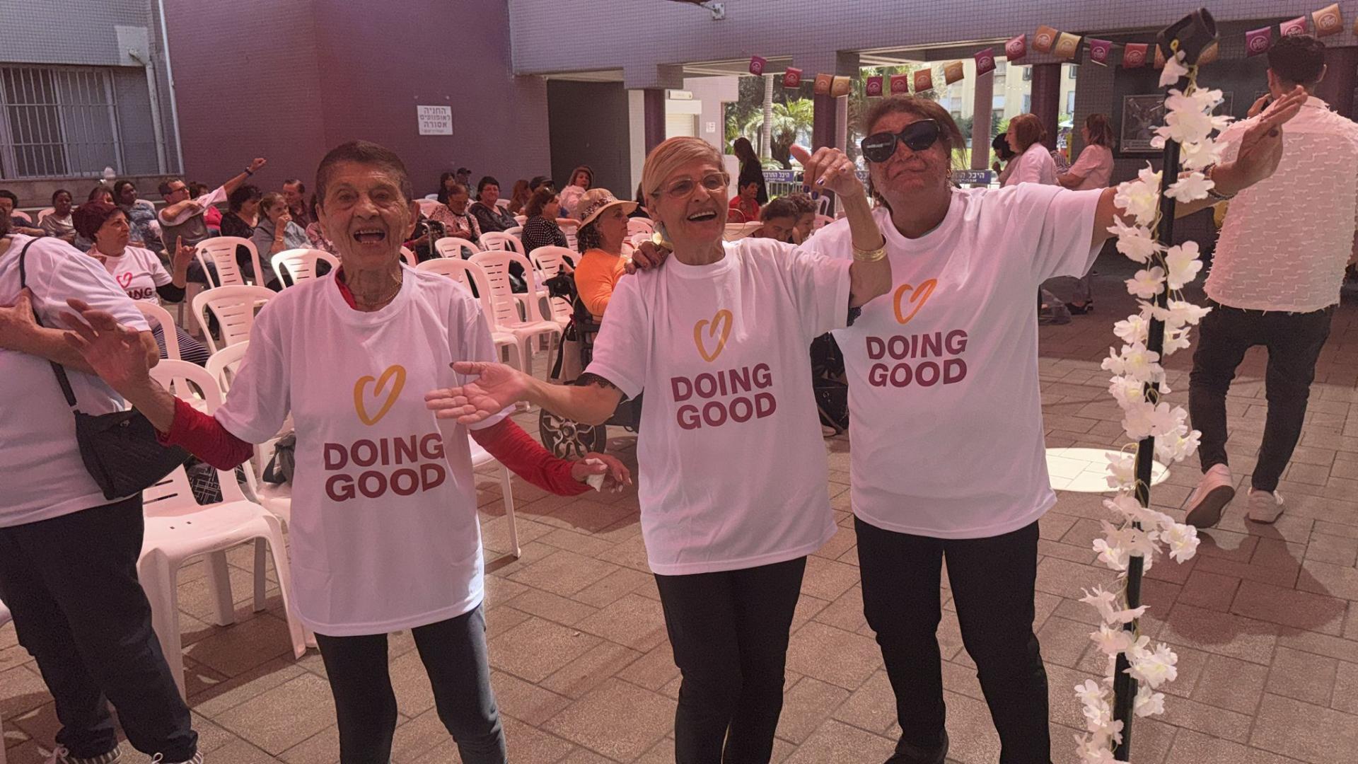 מועדון מבוגרים לשעות הפנאי. 