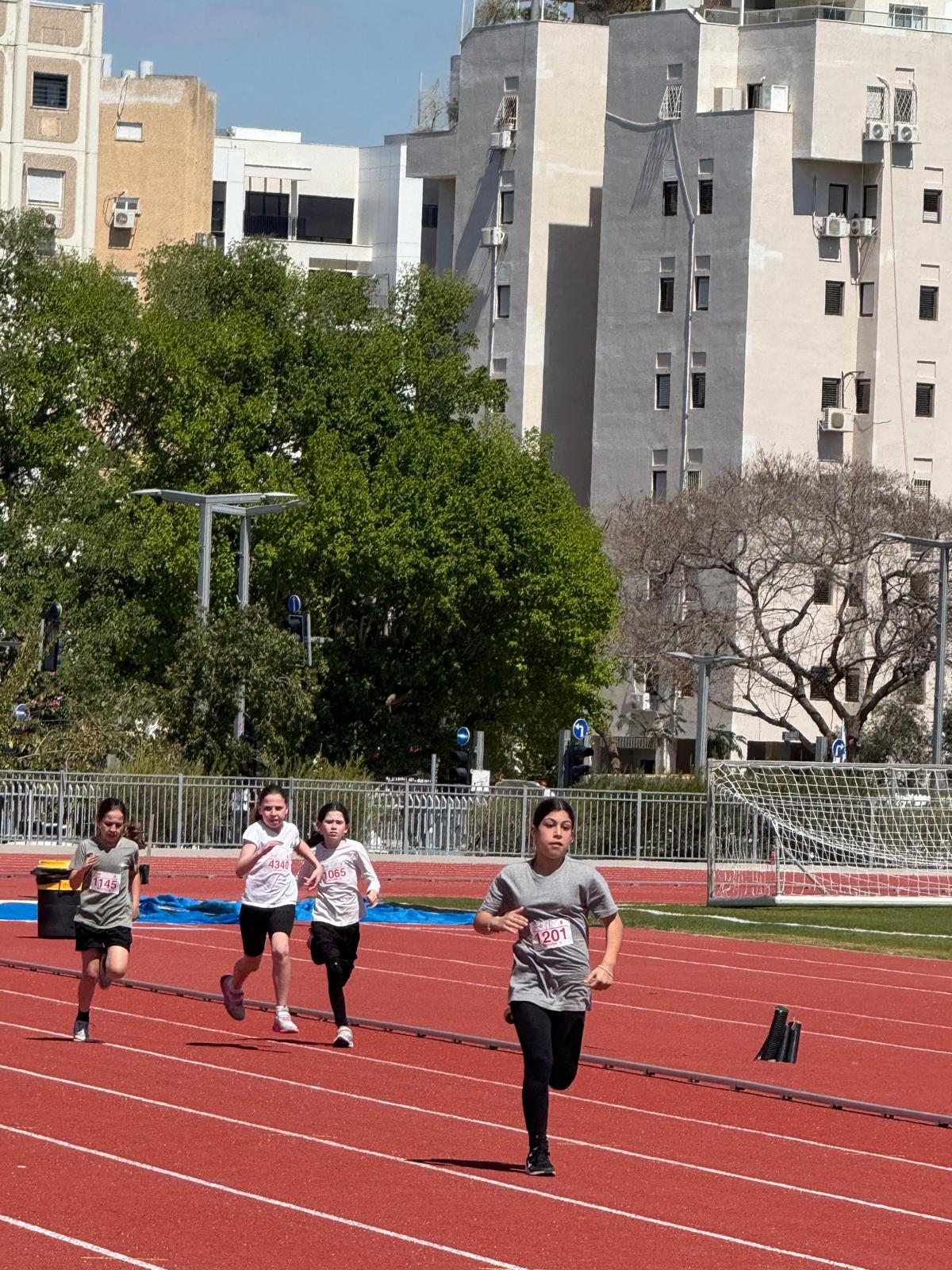 עשרות תלמידים מאור יהודה 