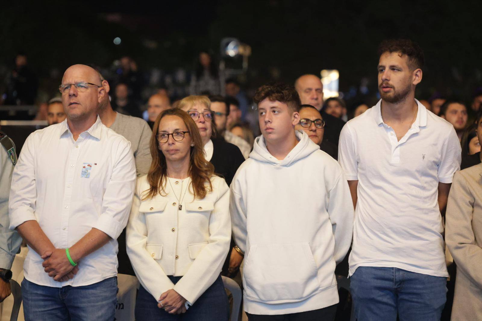 מרכינים ראש