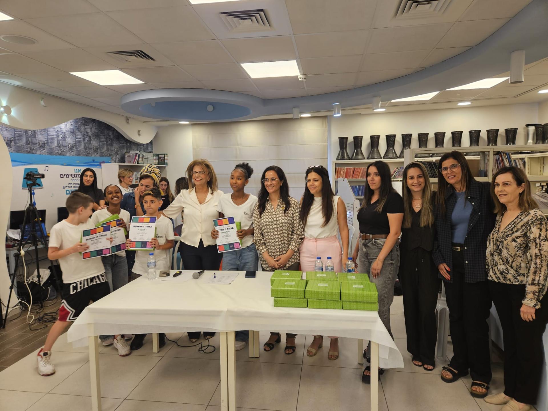 נבון שסיימה במקום השלישי.