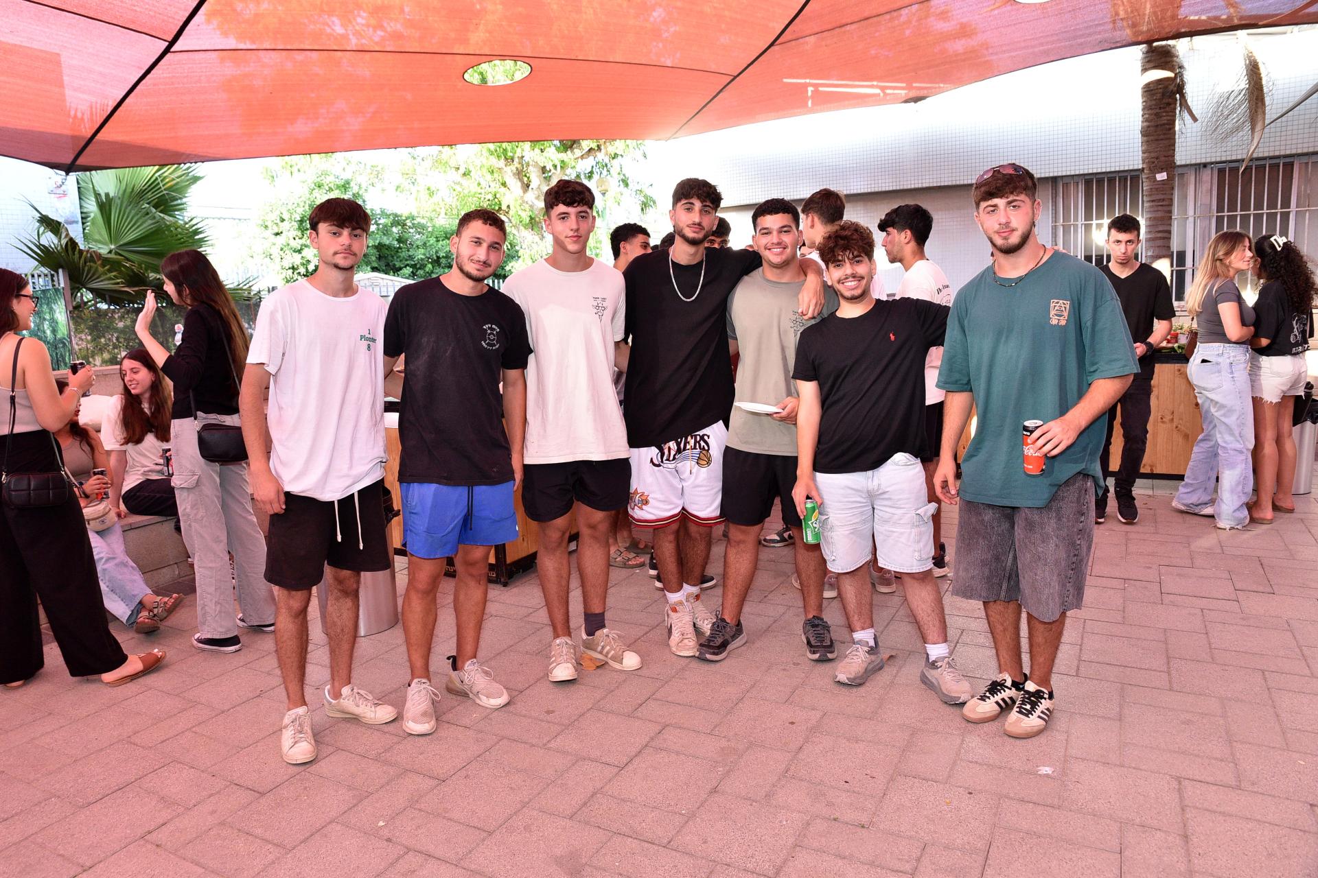 שמסייעים לבני הנוער בהכנות 