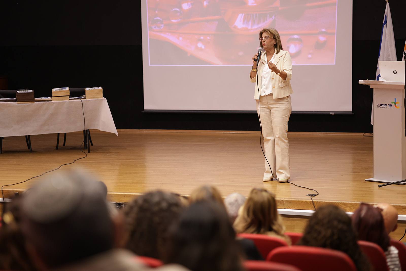 העובדים עברו הכשרות וקורסי 