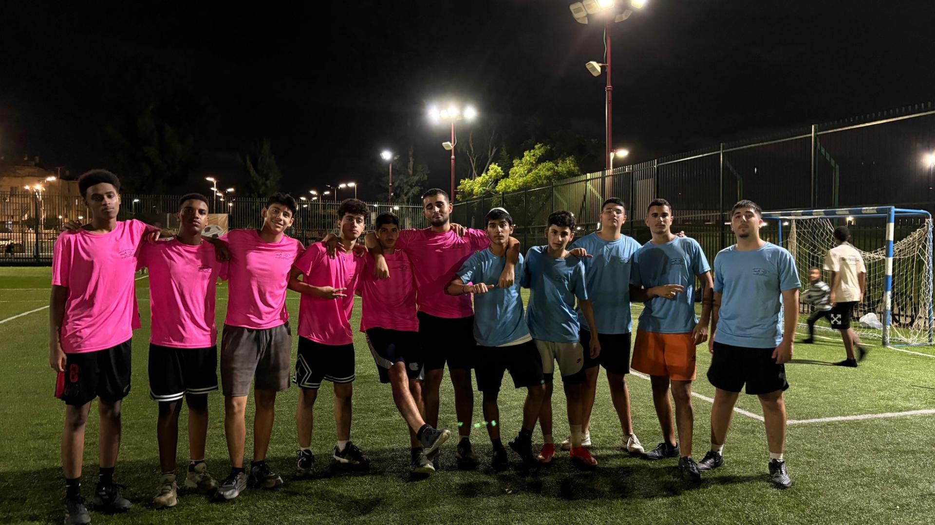 עקיבא הניפה את 