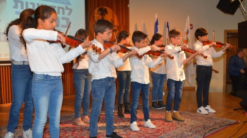 תלמידי בית ספר מנגן שיזף.JPG