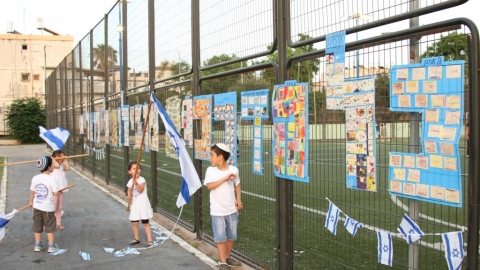 המיצג כל הדרכים מובילות לירושלים.JPG